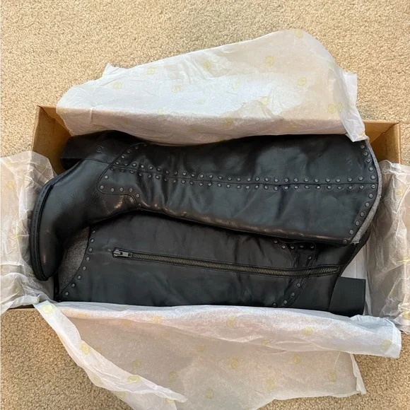 Born Kamryn Black Leather Knee-High Boots - Picture 8 of 10